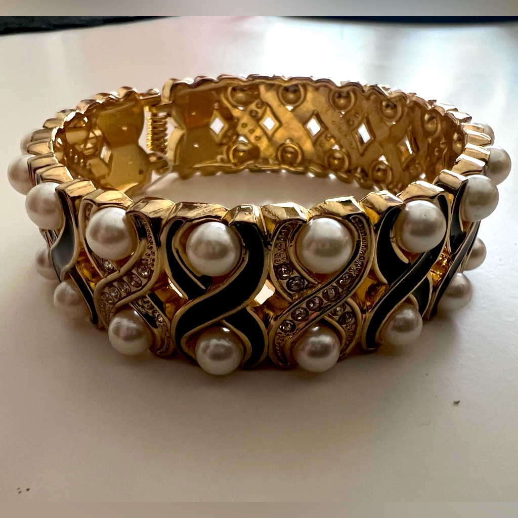 Gold Tone Faux Pearl Clamp Bracelet 23$